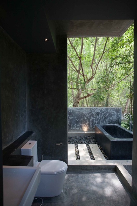 30 открытых ванных комнат: объединение бриза и природы в личном пространстве — изображение 8 из 37