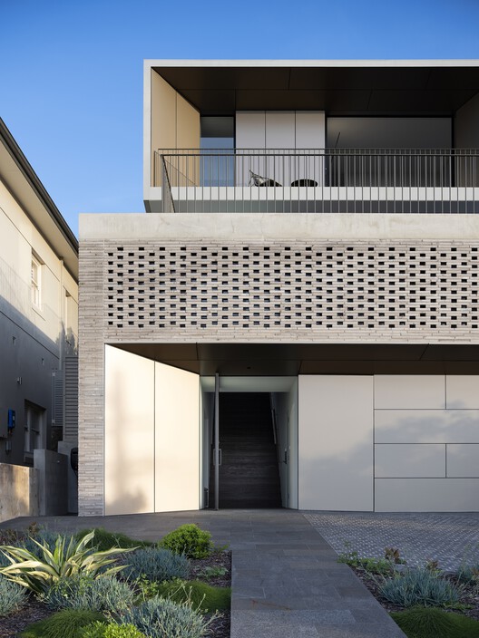 Strata House / pH+ Architects — фотография экстерьера, окон, фасада
