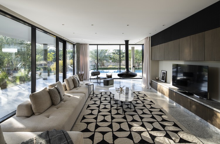 Zen Villa / fikrr Architects - Фотография интерьера, гостиная