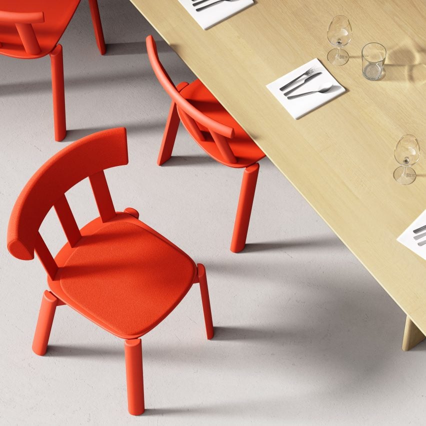 Красный обеденный стул рядом с обеденным столом