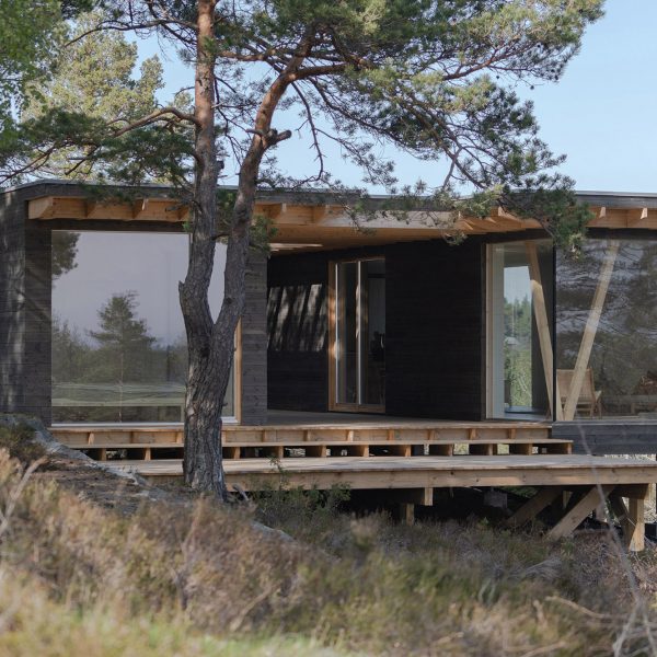 I/O Cabin — летний домик, предназначенный для проживания «внутри и снаружи» в Норвегии.