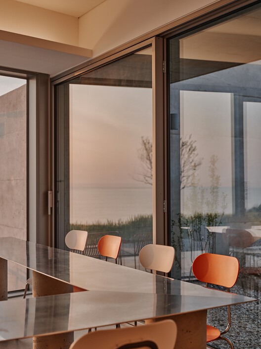 Voree Café / Archihood WXY - Фотография интерьера, стол, стул, окна