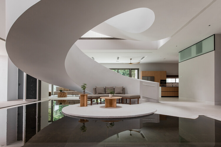 The Helical Pearl House / Проекты A3 + Arch Cubic - Фотография интерьера, стол