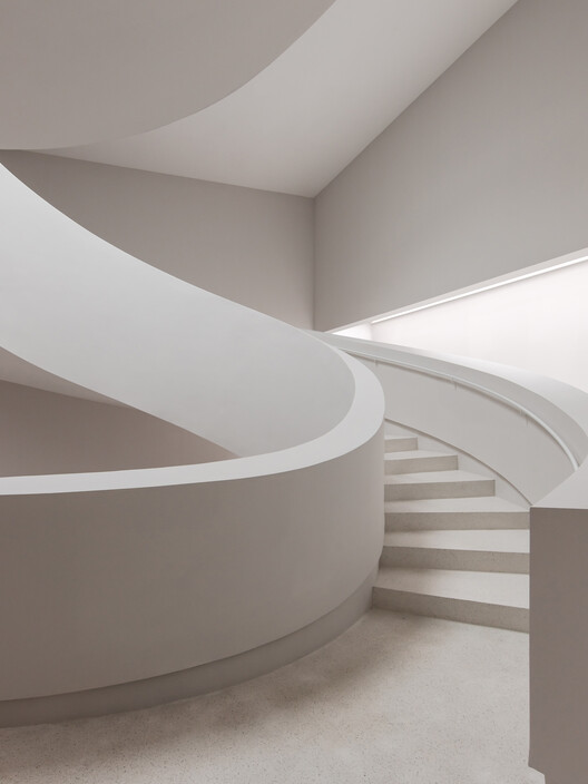 The Helical Pearl House / Проекты A3 + Arch Cubic - Фотография интерьера, лестницы, перила