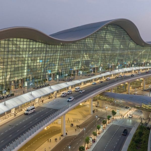 KPF возглавил международный аэропорт Заида в Абу-Даби волнистой крышей