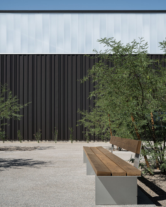 Гимназия Хейвен / debartolo Architects - Экстерьерная фотография, фасад, сад