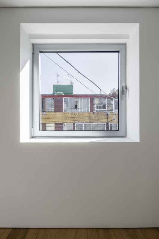 В АРХИВЕ МАССОВОЕ многофункциональное здание / AGIT STUDIO — Фотография интерьера, окна