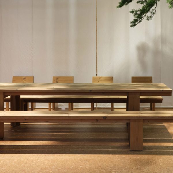 Дизайнеры исследуют «неудачную» сосновую древесину на Стокгольмской мебельной ярмарке
