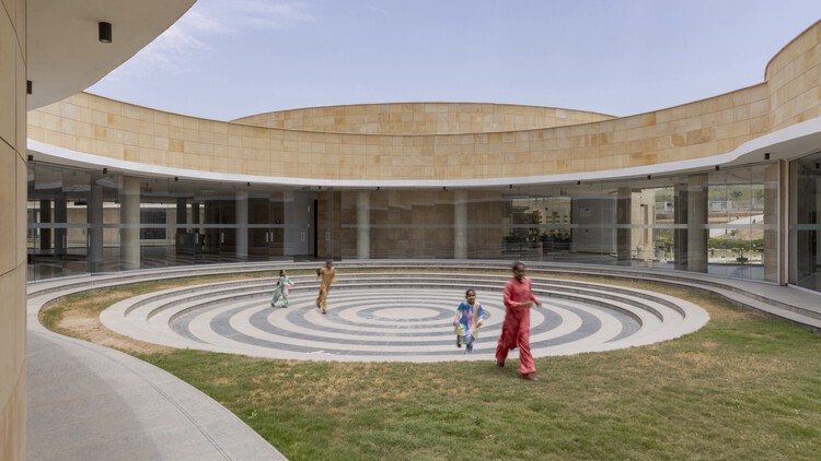 Региональный научный центр в Бхудже / Студия дизайна INI – Фотография экстерьера