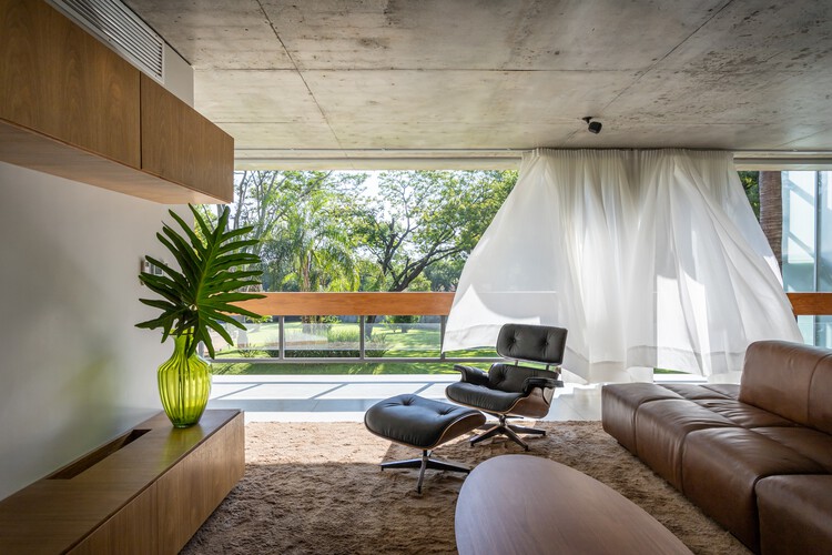 Rodor House / OMCM arquitectos - Фотография интерьера, гостиная, окна
