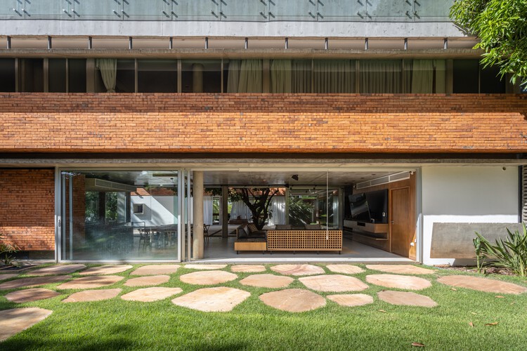 Rodor House / OMCM arquitectos - Экстерьерная фотография, фасад, сад, двор