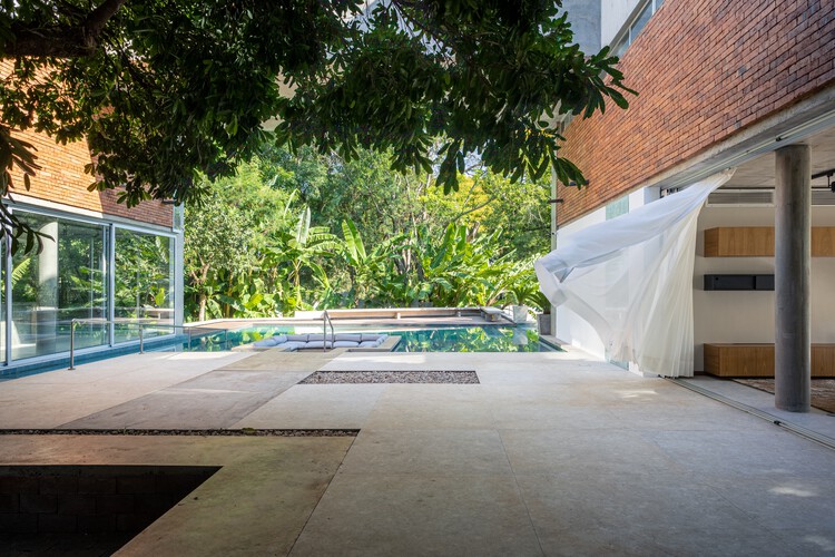 Rodor House / OMCM arquitectos - Экстерьерная фотография, двор