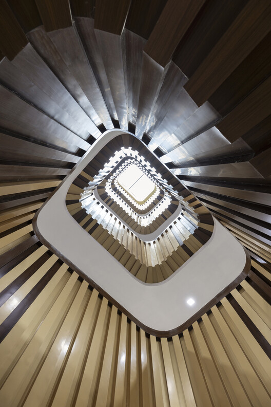 Modern High School International / Студия SKLIM - Фотография интерьера, лестниц, перил