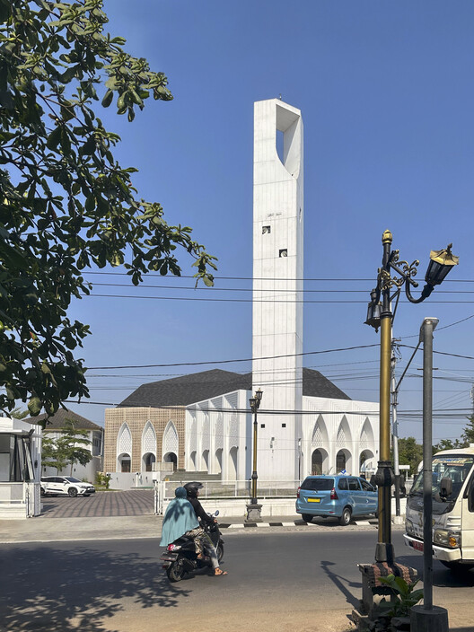 Большая мечеть Аль-Муттакин / Архитектор Андырахман - Фотография экстерьера, окна