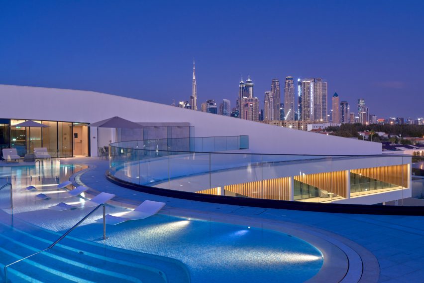 Бассейн на крыше The H Residence в Дубае