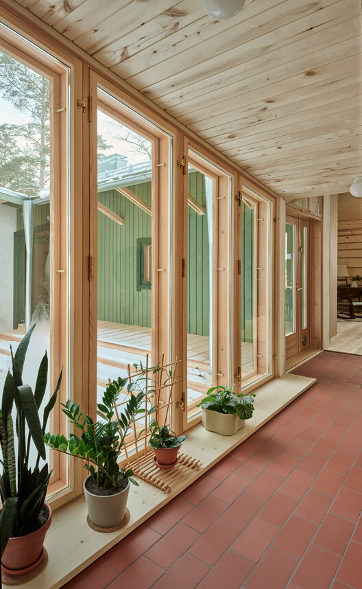 Huvila House / Jenni Reuter - Фотография интерьера, окна, балка