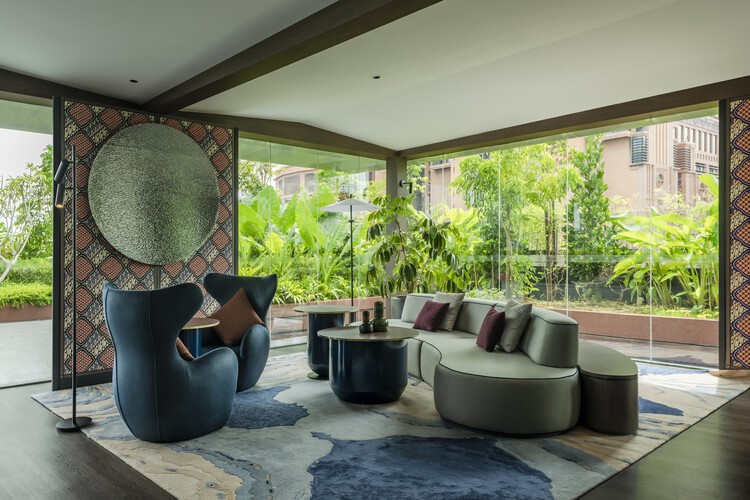 Parkroyal Collection Hotel Kuala Lumpur / FDAT Architects — Фотография интерьера, гостиная