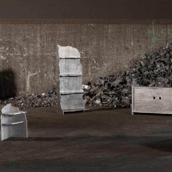 Студия «ТакЭто» производит мебель из алюминиевого лома