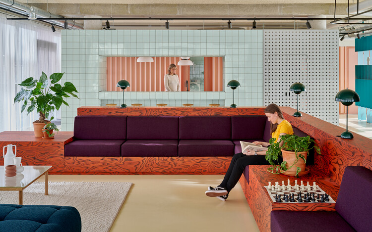   Жилой комплекс Domus Houthaven / Shift Architecture Урбанизм - Фотография интерьера, гостиная, диван