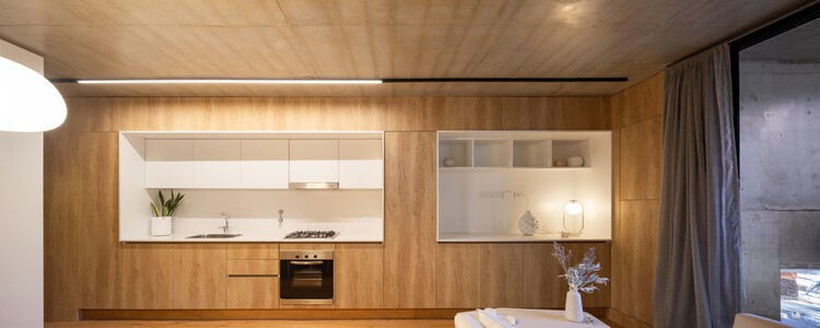 Building RZ1248 / CMS arquitectas - Фотография интерьера, кухня, столешница, раковина, окна