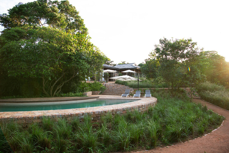 Entebbe Forest Lodge / Localworks - Экстерьерная фотография, сад