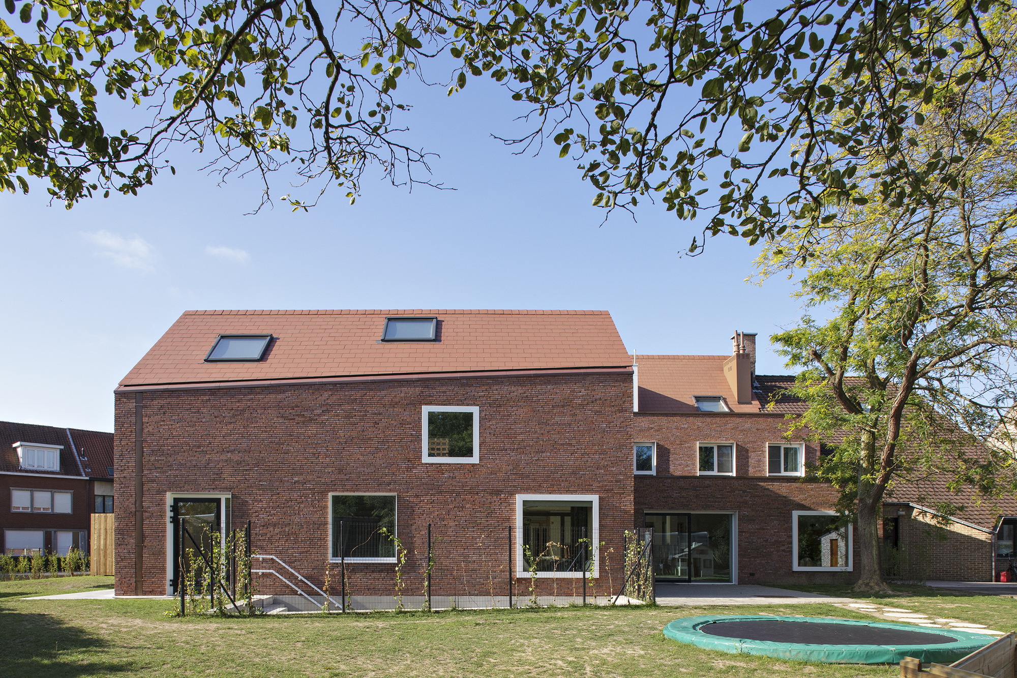 Приют для детей De Sibbe / Atelier M Architects + Planners