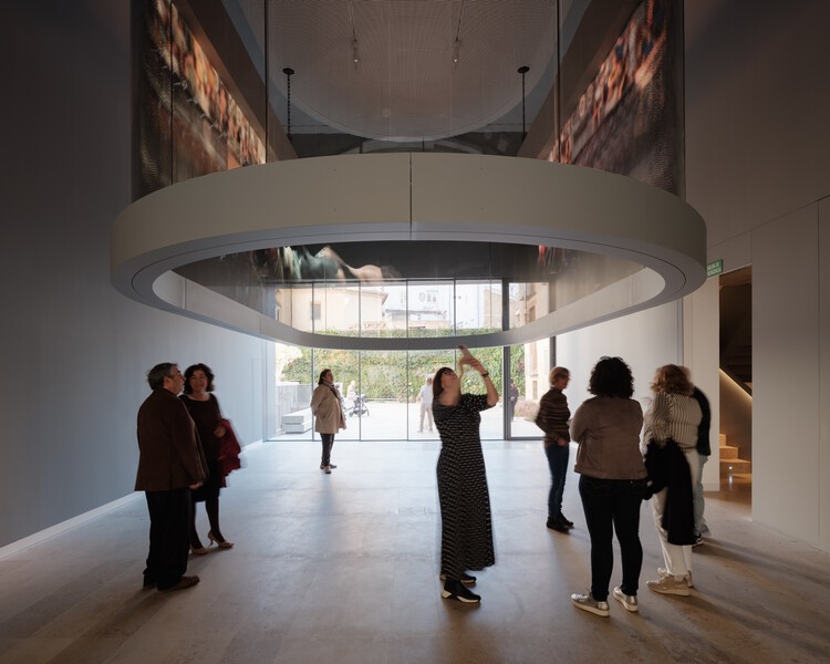 Центр искусств Гортензии Эрреро / ERRE arquitectura - Фотография интерьера, лестницы
