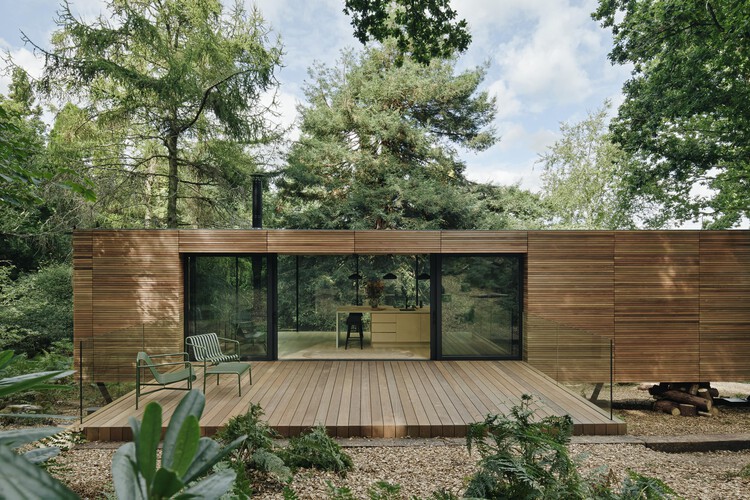 Looking Glass Lodge / Michael Kendrick Architects - Экстерьерная фотография, фасад, сад, палуба