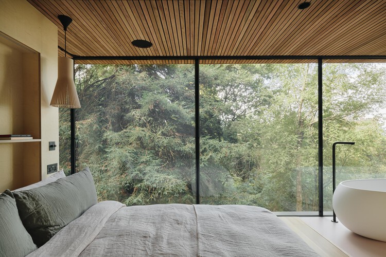 Looking Glass Lodge / Michael Kendrick Architects — Фотография интерьера, спальни, кровати