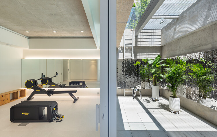 Дом с двумя дворами в Пангё / June Architects — Фотография интерьера