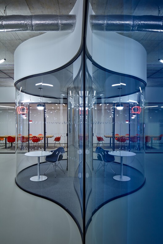 JIC HQ / KOGAA - Фотография интерьера, стекло, стул