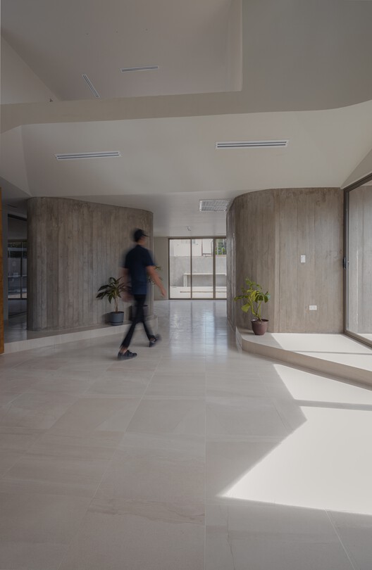 Дом Родригеса / Veintedoce Arquitectura - Фотография интерьера, бетон