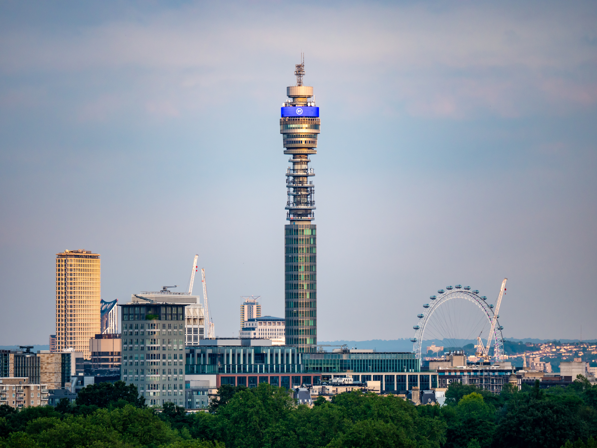 Переосмысление культовой лондонской башни BT Tower: концепция трансформации отеля от Heatherwick Studios