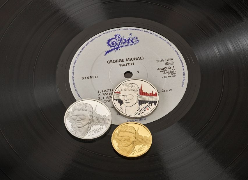 Красочные монеты с изображением певца Джорджа Майкла