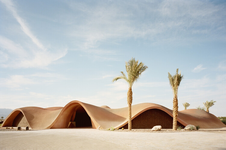 Архитектурные вмешательства в пустыню: естественные побеги, минимальное вмешательство и уединенная роскошь — изображение 4 из 13