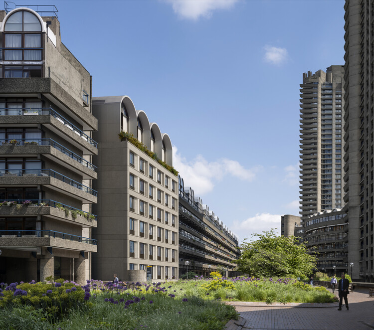 Оживление городской структуры Лондона: AHMM превращает офисные помещения в динамичное сообщество совместного проживания – изображение 2 из 4