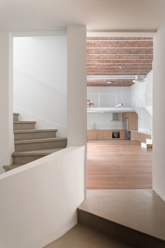 Garu House / Estudio Tecla - Фотография интерьера, лестница, спальня
