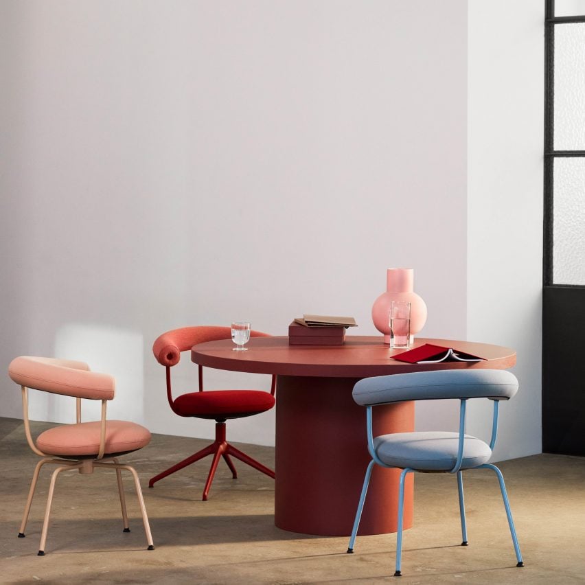 Розовые, синие и красные стулья Bud от Fora Form