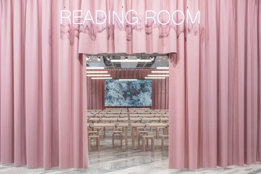 Монтаж читального зала на Стокгольмской мебельной ярмарке