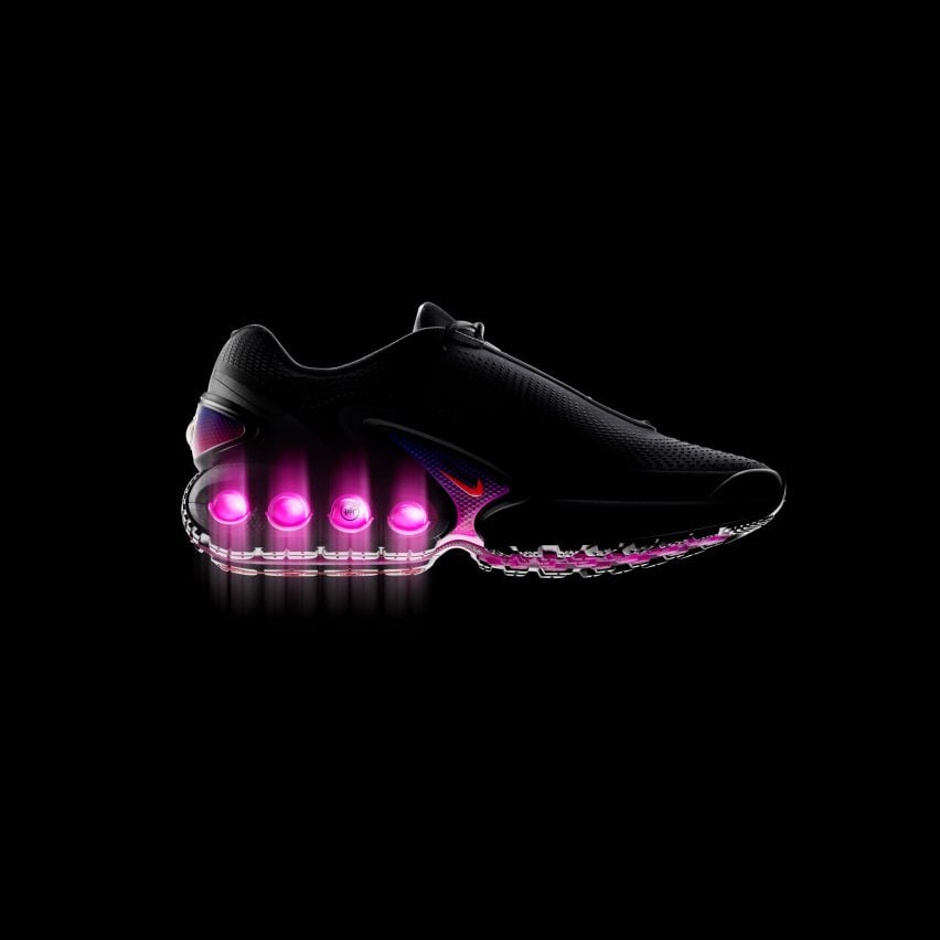 Nike Air Max DN со светом, проникающим сквозь воздушные подошвы
