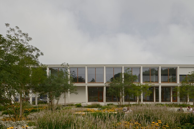 Преобразование ремесленной школы в Нимето / Maarten van Kesteren Architecten - Фотография экстерьера, окон, сада
