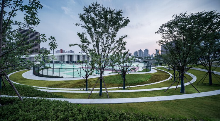 Спортивный парк Сюйцзяхуэй / HPP Architects – Экстерьерная фотография, сад