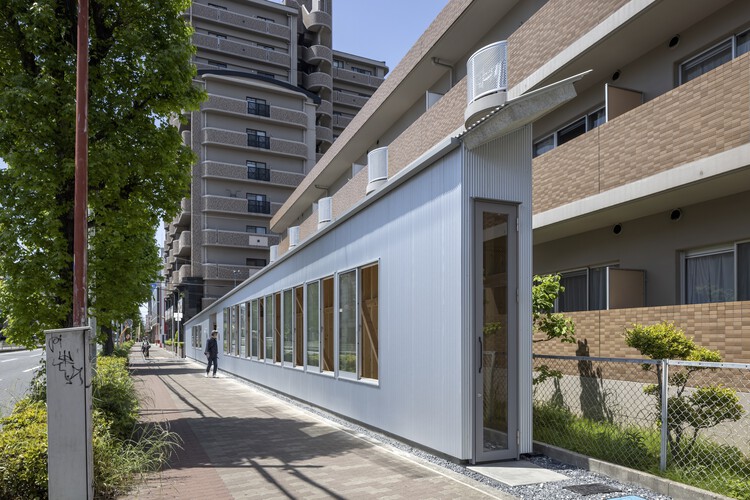 YOKONAGAYA Салон красоты / Офис для экологической архитектуры - Экстерьерная фотография, окна, фасад