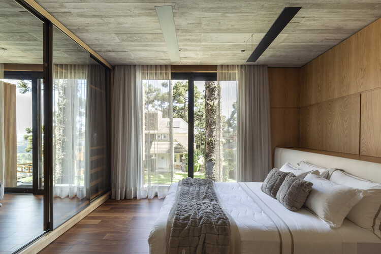 K House / Mayresse Arquitetura - Фотография интерьера, спальня, кровать, балка