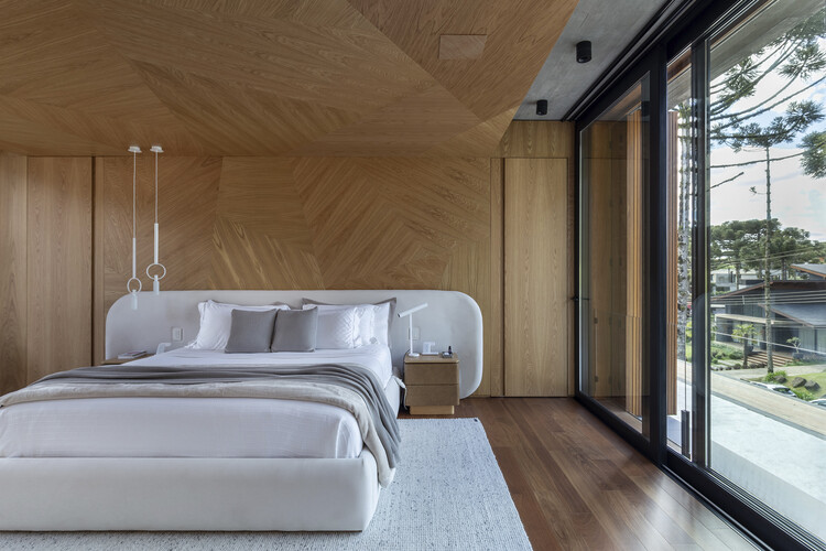 K House / Mayresse Arquitetura - Фотография интерьера, спальня, окна, кровать, балка