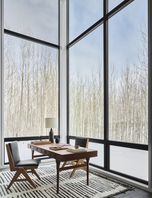 ShineMaker Residence / CLB Architects — Фотография интерьера, стол, стул, окна