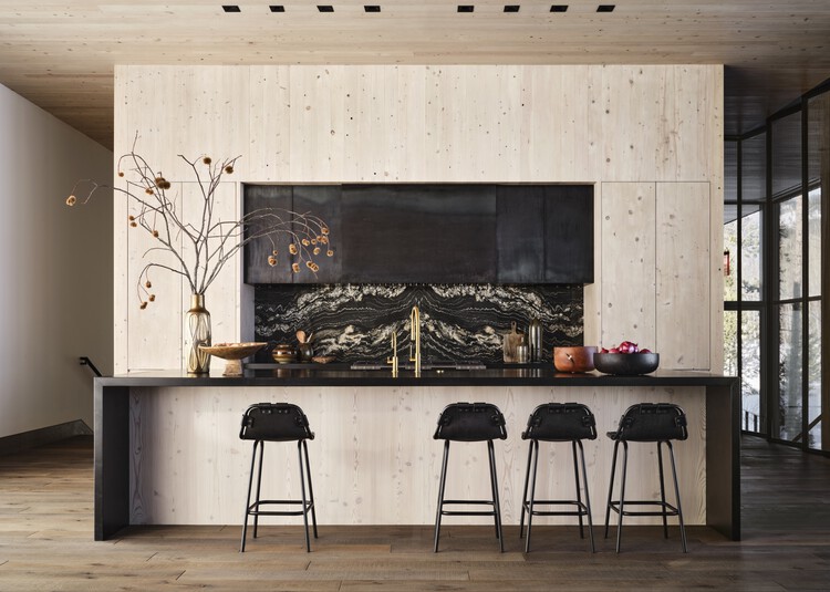 ShineMaker Residence / CLB Architects — Фотография интерьера, кухня, стол, стул, окна