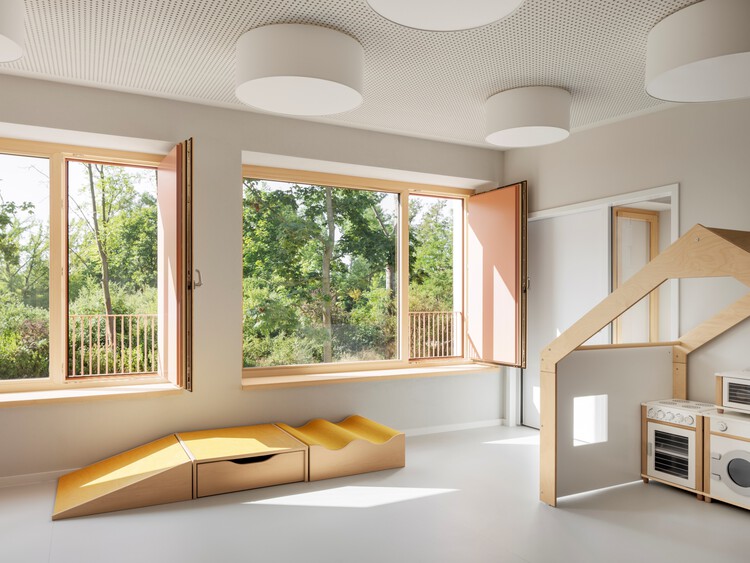 Кампус-детский сад Мерзебург / Aline Hielscher Architektur — Фотография интерьера, окна