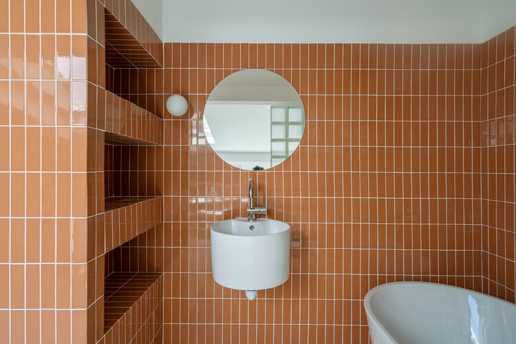 Petit Gervais Duplex / AJAR - Фотография интерьера, ванная комната, туалет, раковина