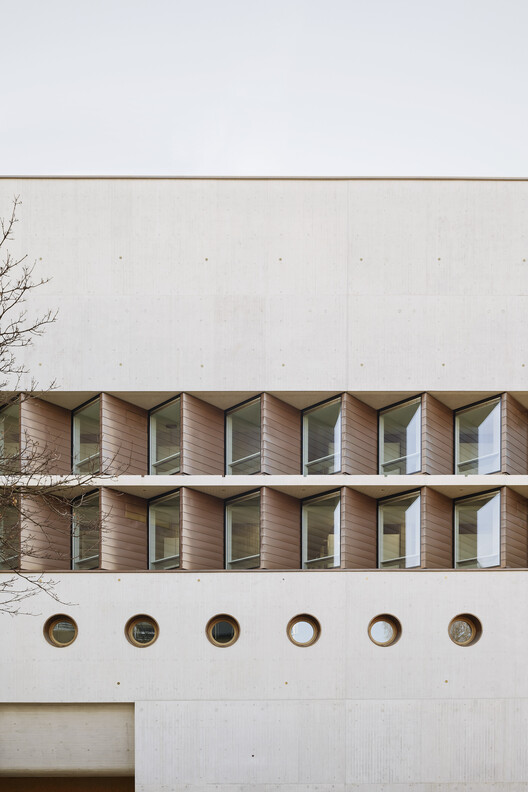 Пристройка государственной библиотеки Вюртемберга / LRO GmbH & Co. KG Freie Architekten BDA - Фотография интерьера, кирпич, фасад